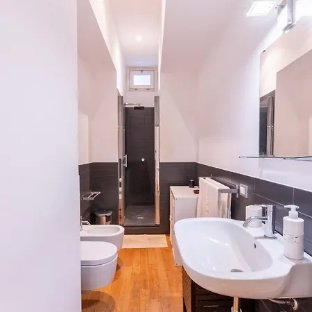 Elegante In Centro Apartment