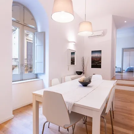 Elegante In Centro Apartment *